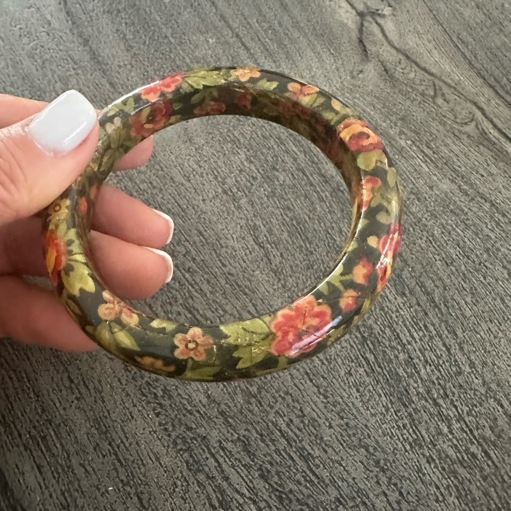 Floral Patterned Bangle Bracelet - Picture 2 of 5